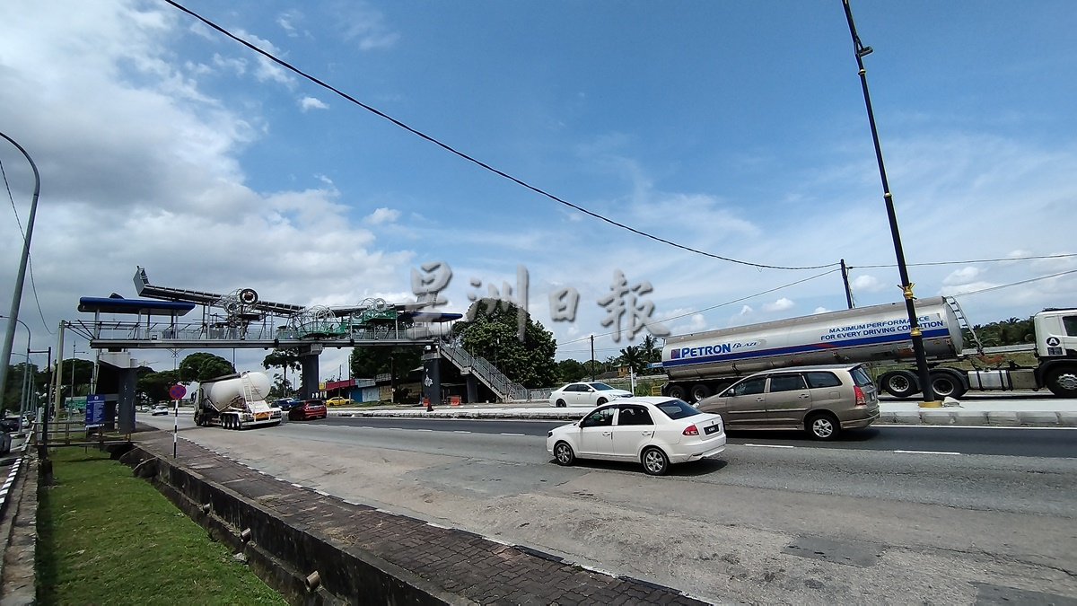 柔：民生特稿：焦点社区：联邦大道士乃大马花园  3年前遭撞毁 重建近尾声  民众期盼 天桥重启