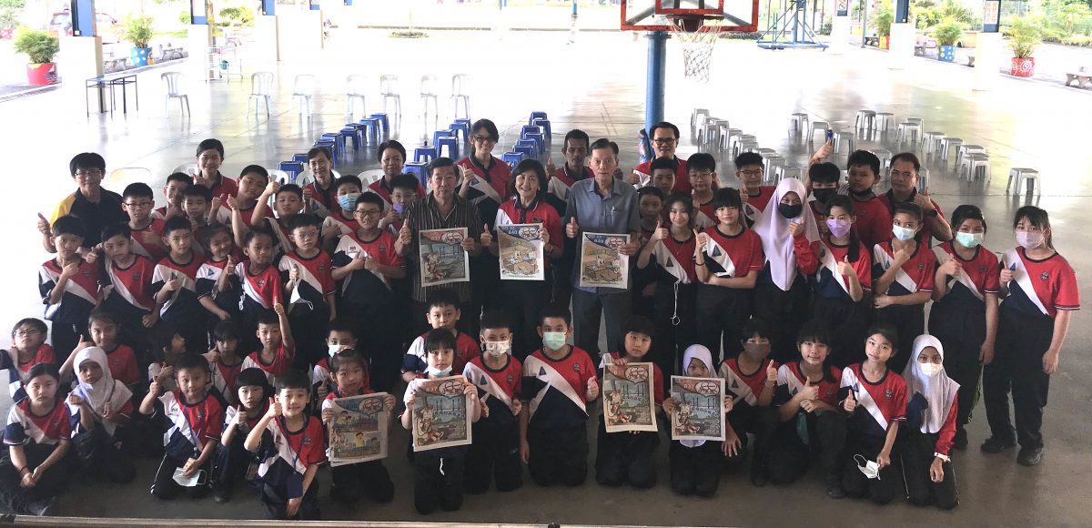 柔:版头之一:本报活动:小星星知识列车开到培群学校