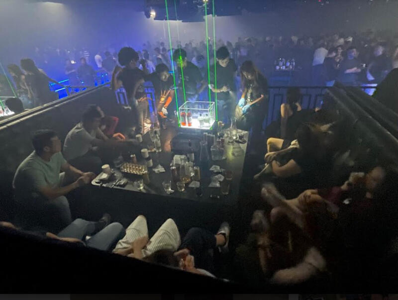 柔:狮城执法部门扫夜店 众女后门逃遭拦截