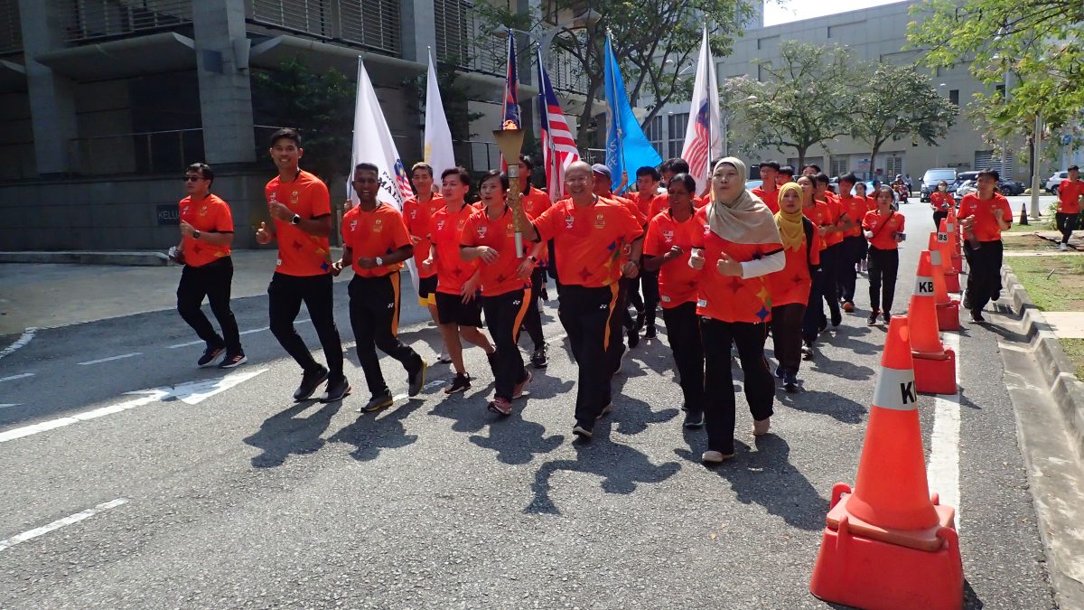 柬埔寨东运会火炬接力抵马 杨巧双:象征备战起点