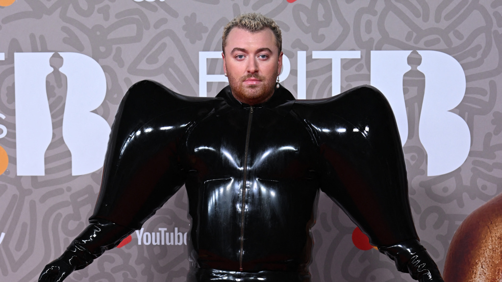 森史密夫个唱骚气冲天 挨轰：低俗