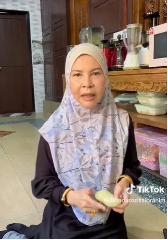 歌手儿子紧身裤拍MV挨轰 母也不挺 “不知哪来自信”