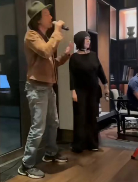 江蕙封麦8年惊喜露面 私约王力宏霍建华唱K