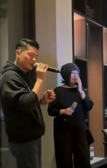 江蕙封麦8年惊喜露面 私约王力宏霍建华唱K