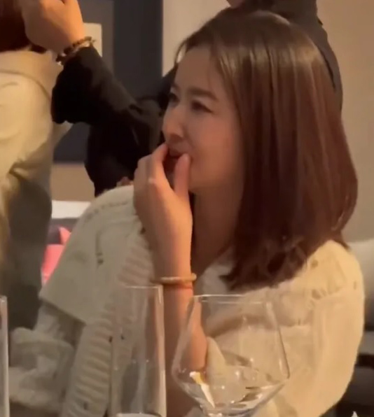 江蕙封麦8年惊喜露面 私约王力宏霍建华唱K