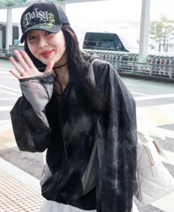 泫雅掰了丑短发 接个长发就上热搜