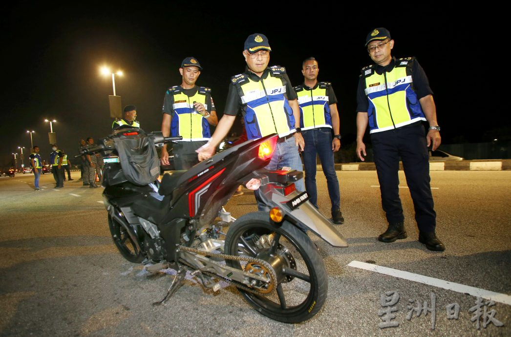 洛曼：陆交局开斋节行动 8天取缔1.4万摩托 无驾照最多