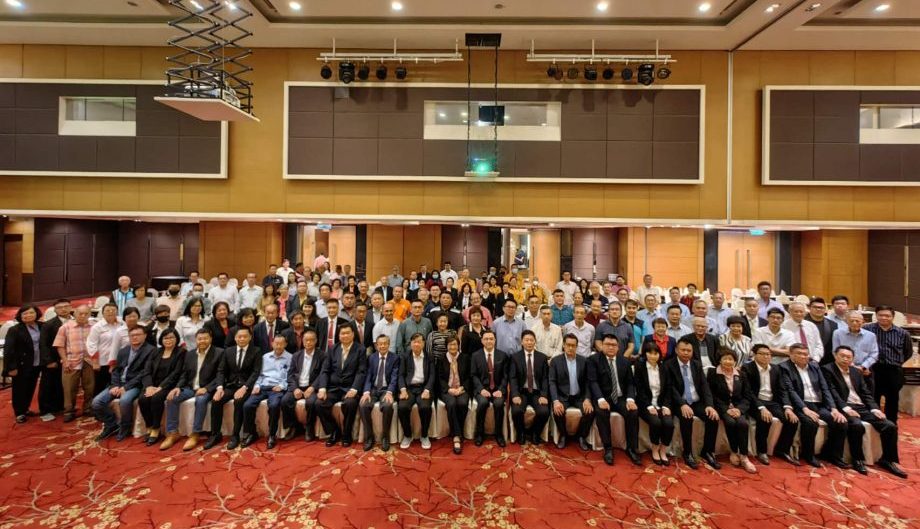 海南联会特大通过 主办第18届世界大会