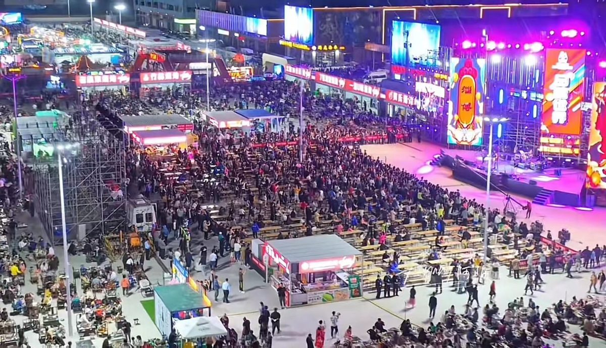 淄博烧烤爆红吸老饕 山东赶建“万人烧烤城”迎宾