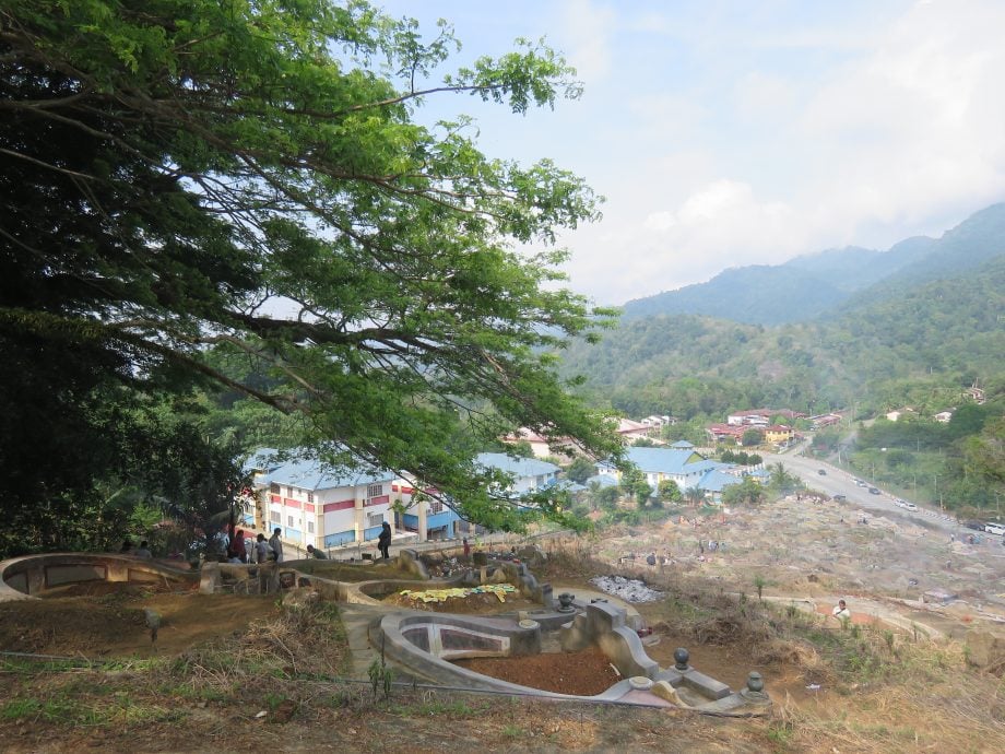 游子纷返乡扫墓 玲珑义山又见人潮