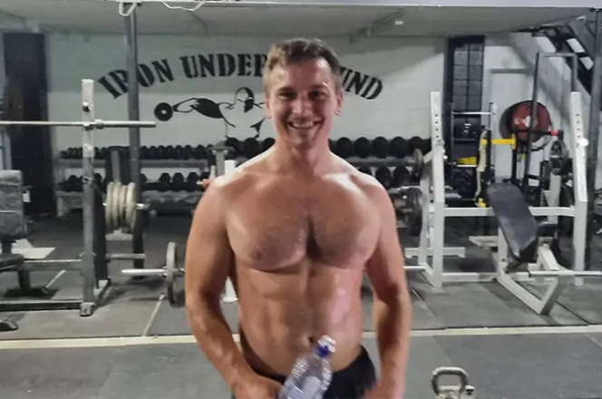 澳洲“大肌肌爸”1小时做3206个伏地挺身创世界纪录