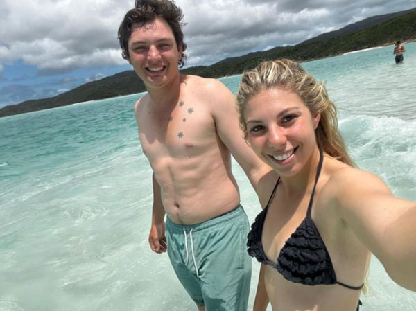 澳男开小飞机带孕妻产检 遇恶劣天气坠毁酿2尸3命