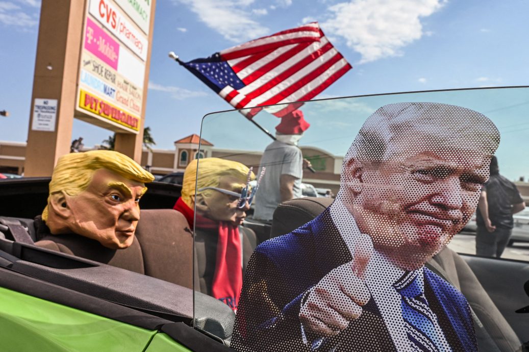 特朗普为封口费案出庭 法院外支持与反对者互呛