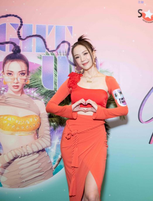 王君馨预告火辣开唱  承诺完成演唱会生娃 