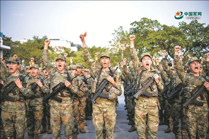 环台军演次日 山东舰现身 两岸军舰近距离