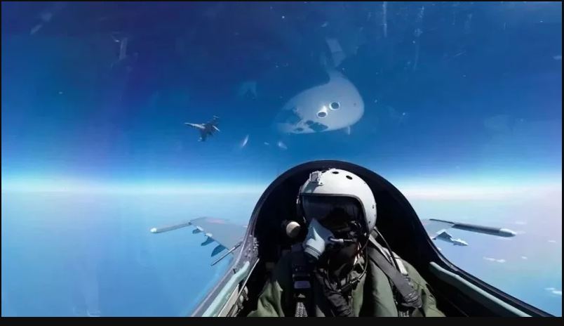 环台军演次日 山东舰现身 两岸军舰近距离