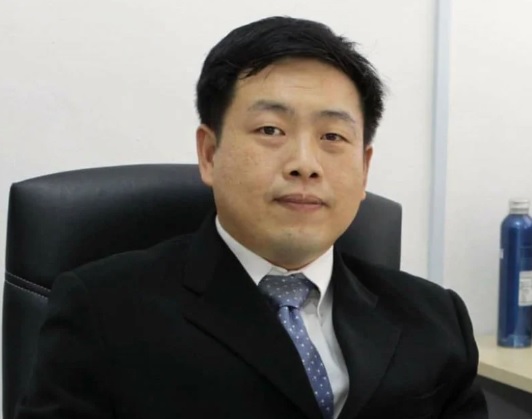 男子车震被拍辩“她生病了”