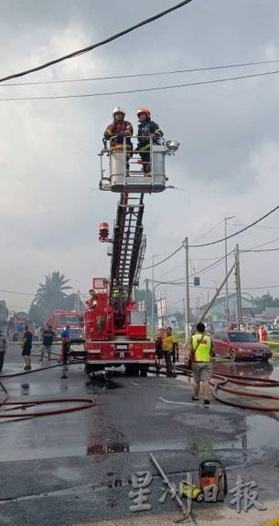 疑有人纵火 冷甲市手机店烧毁