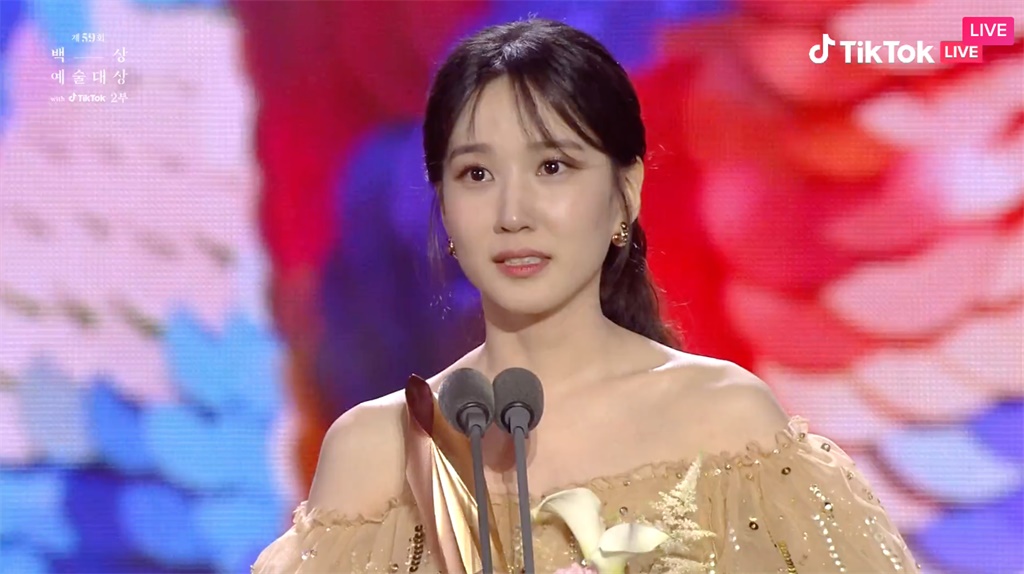 百想艺术大赏|宋慧乔出道27年首夺视后 林智妍夺女配放闪谢李到晛