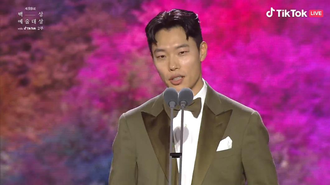 百想艺术大赏|汤唯相隔12年再封影后 柳俊烈出道11年称帝