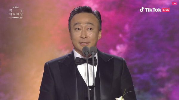 百想艺术大赏|汤唯相隔12年再封影后 柳俊烈出道11年称帝