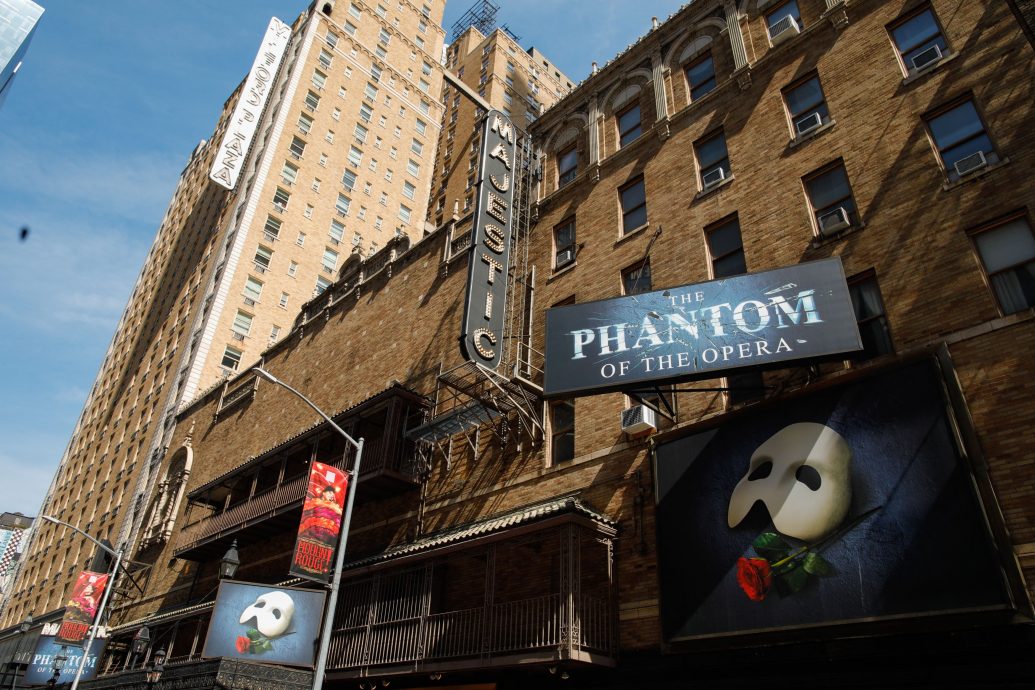百老汇最长寿音乐剧《歌剧魅影》告别舞台 遗下上演35年的纪录与光影