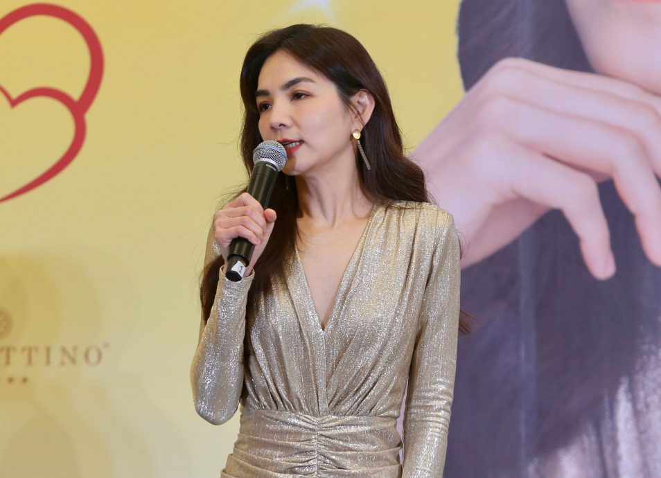 盼劲宝快长大出去闯 Ella呻养小孩很累