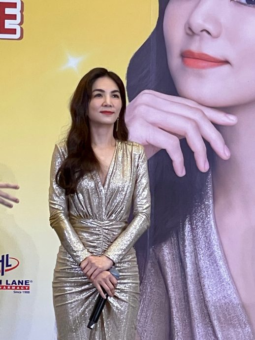 盼劲宝快长大出去闯 Ella呻养小孩很累