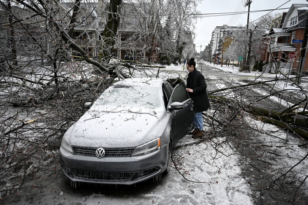 看世界/冰暴袭东部两大省酿2死 逾130万户停电