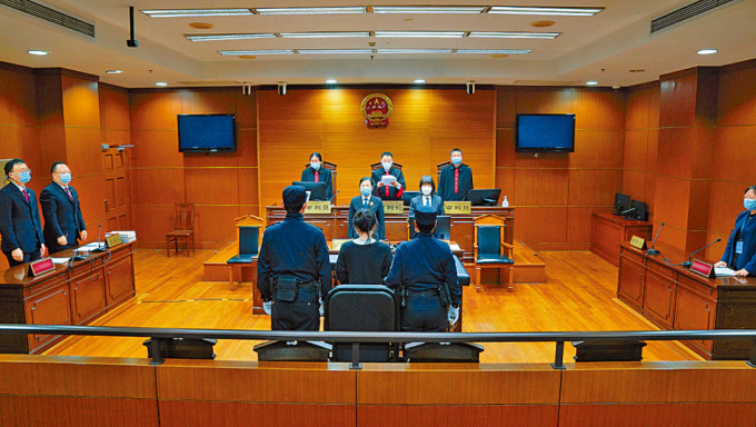 私通境外人员拍摄沪军事设施 女子囚5年