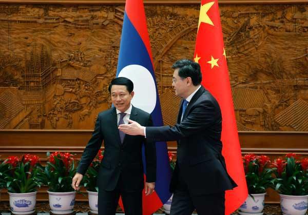 秦刚会寮国外长 重申反域外势力藉台湾、南海问题干涉