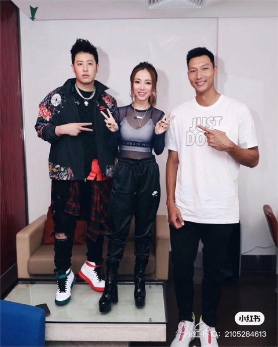 站在邓超身边宛如哈比人 邓紫棋被质疑虚报身高