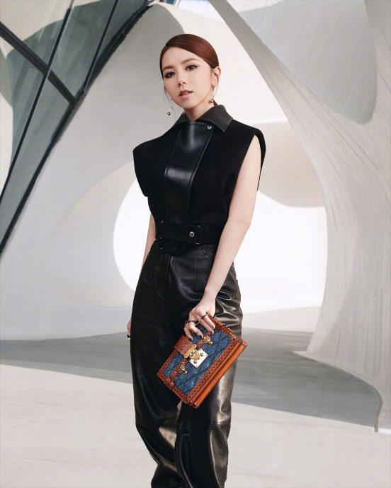 站在邓超身边宛如哈比人 邓紫棋被质疑虚报身高