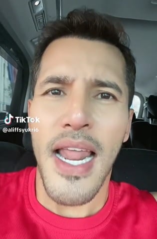 紧身裤演唱被网批“难听” 男星呛:我歌声媲美麦可杰逊