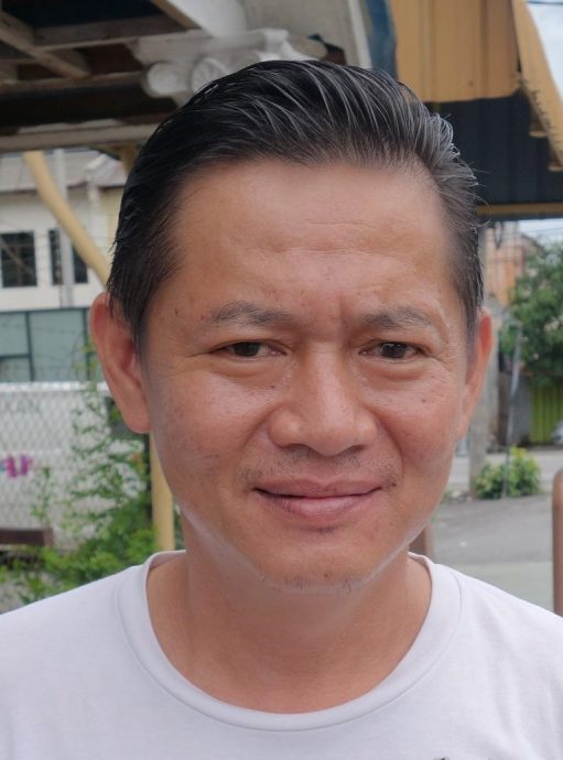 维多利亚铁桥人潮火爆  打卡游客上千人