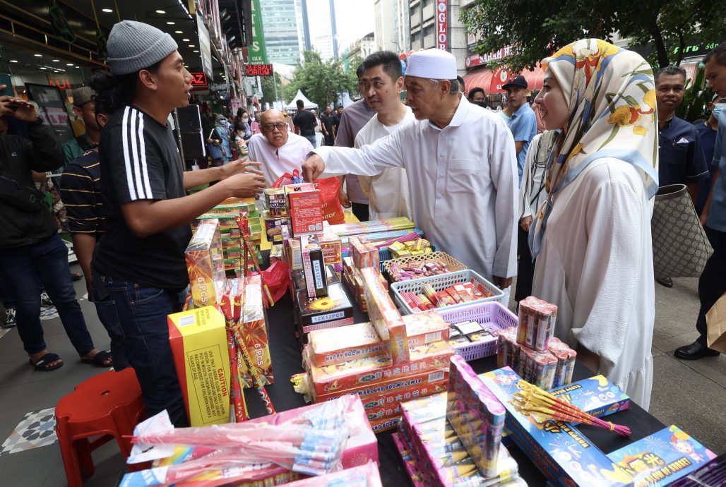 综合取代//阿末扎希视察东姑阿都拉曼路