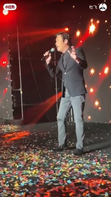 罗嘉良商演凸腩逼爆西装 网叹老了失去明星相