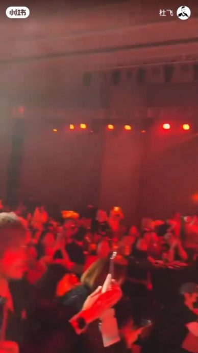 罗嘉良商演凸腩逼爆西装 网叹老了失去明星相