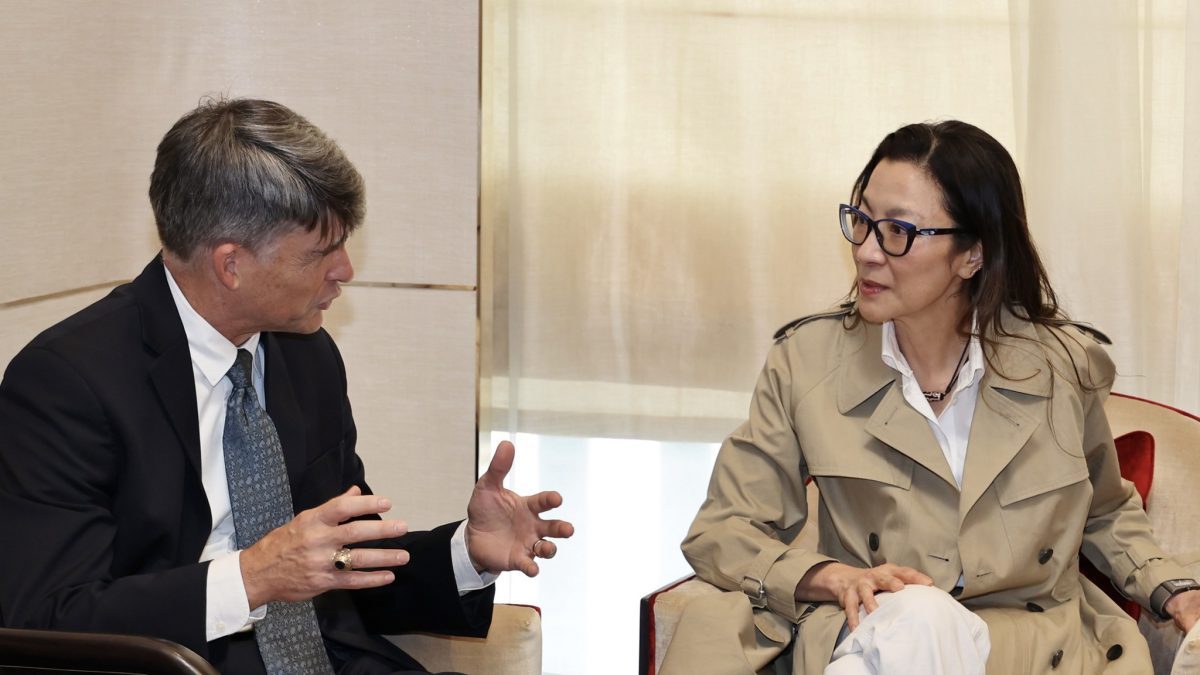 美国大使麦菲特与杨紫琼见面 “非常高兴能见到杨紫琼”