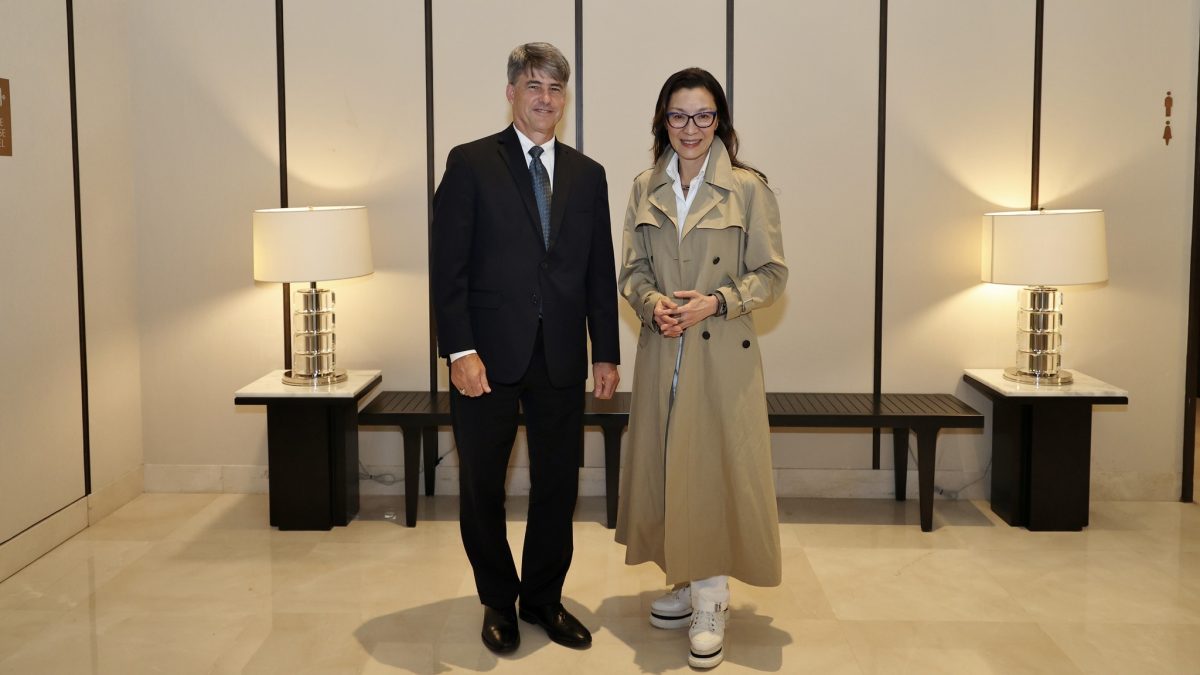 美国大使麦菲特与杨紫琼见面 “非常高兴能见到杨紫琼”