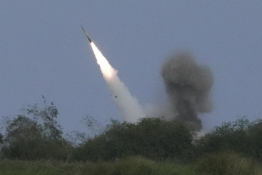 美菲联合军演结束 炮击南中国海水域“敌舰”