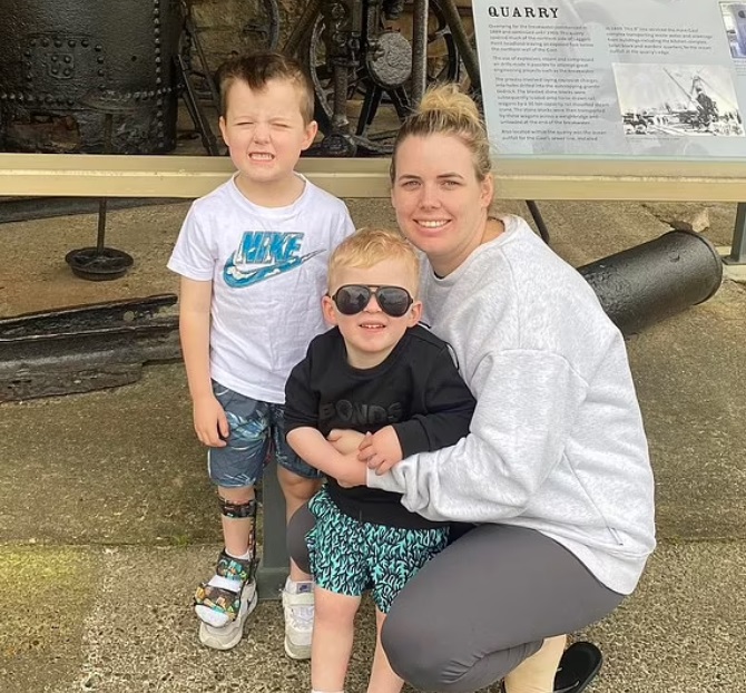 背痛误为经期靠班纳多止痛 34岁妈撑一年死于罕见血癌