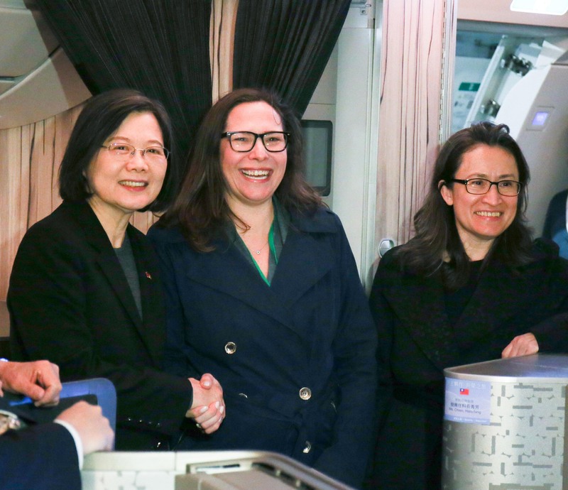 蔡英文将见麦卡锡 会后两人发表公开谈话