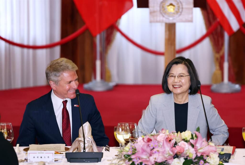 蔡英文款宴麦考尔访团 感谢美跨党派议员支持台湾