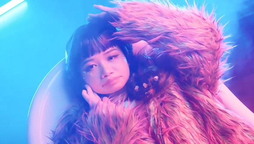 薛影仪新歌MV大马取景 8个造型挑战一天16小时拍摄	