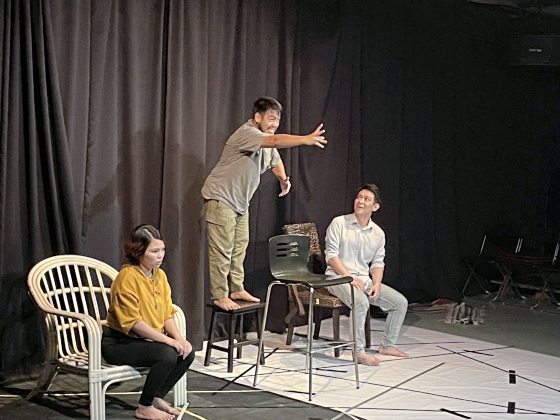 西北孤鸟／沉郁狂躁怪诞玄妙──赏析《重新开始》	