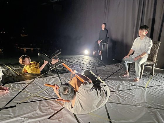 西北孤鸟／沉郁狂躁怪诞玄妙──赏析《重新开始》	