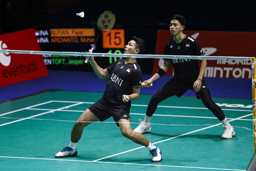 西班牙羽球超级300赛| 日本双雄闯男单半决赛  马琳4强斗印尼一姐