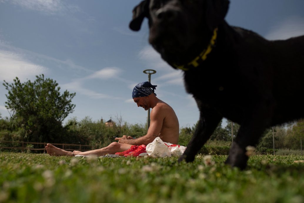 西班牙酷热如夏民众关在家 4月飙38.8度破纪录