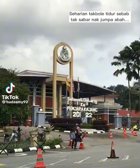 视频 | 父加影监狱坐牢13年出狱了！孩子哭喊：终于能共度开斋节